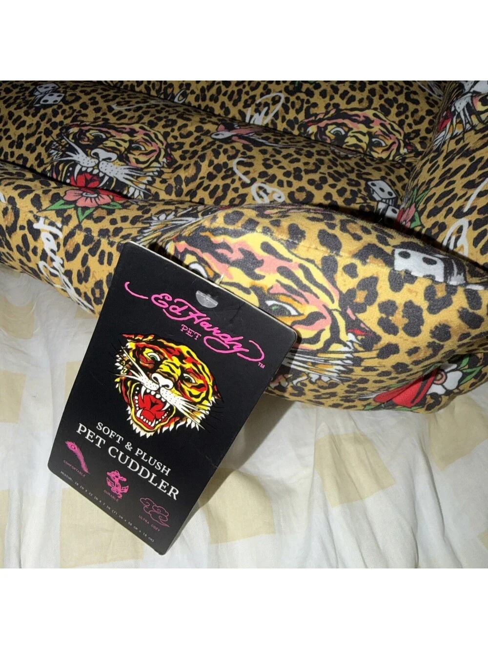 Ed Hardy Pet Cuddler Soft And Plush 28 X 22 X 7“ NWT ￼